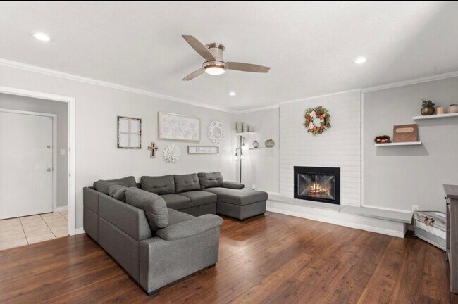 Building Photo - 12100 Woodland Ave NE