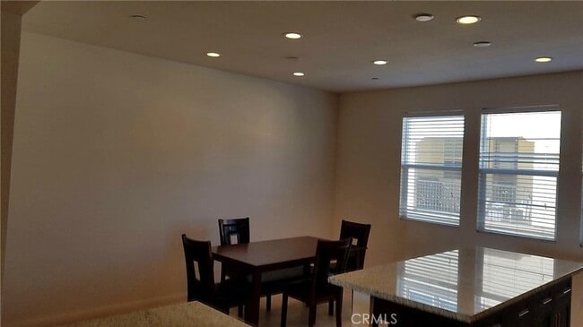 Building Photo - 908 N Acacia Ct