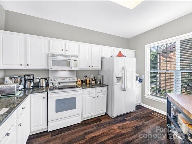 Building Photo - 10436 Winslet Dr