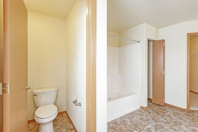 Building Photo - 6907 Desperado Dr SE