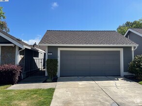 Building Photo - 514 Silver Lake Dr