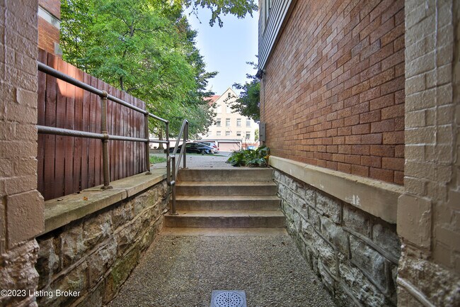 Building Photo - 2525 George Rogers Clark Pl