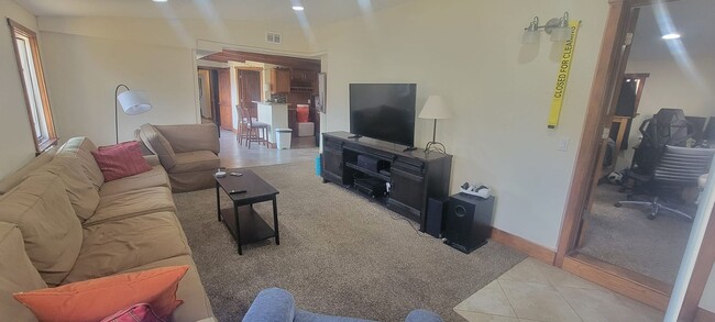 Building Photo - Reduced Rent | 5BD/3BA Home Near Pearl St, CU, Hiking, Park |