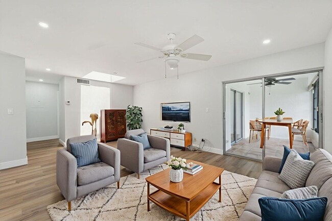 Building Photo - 8860 Rheims Rd