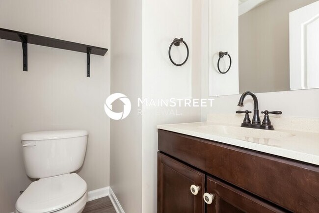 Building Photo - 4 Bedroom Pet-Friendly Home in Charlotte, NC with Main Street Renewal