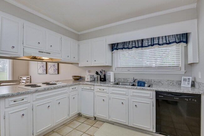 Building Photo - 634 Kettle Creek Dr