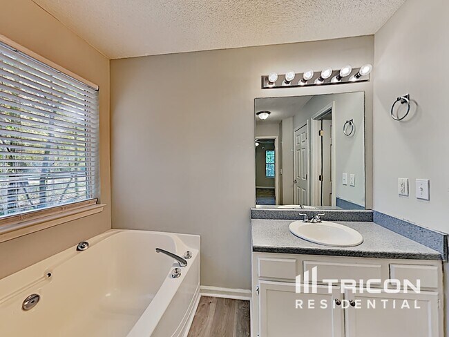 Building Photo - 215 Winterville Dr