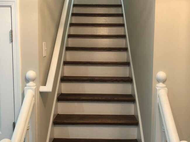 Building Photo - 2107 Creekview Trail