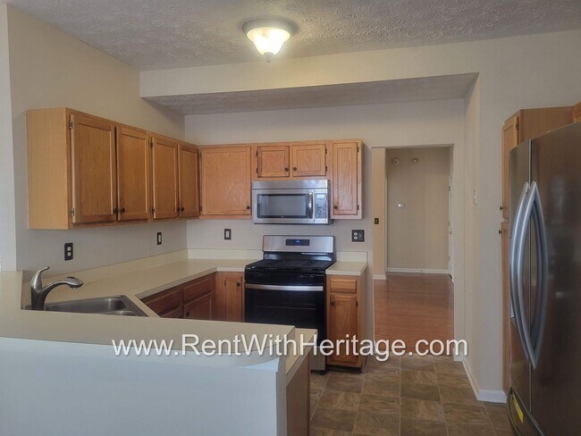 Building Photo - WOW!!...GORGEOUS HOME/HARDWOOD FLOORS/ UPGRADES GALLORE / SWIM - TENNIS