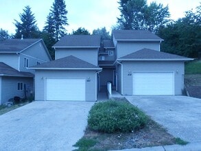 Building Photo - Garfield Duplex 3