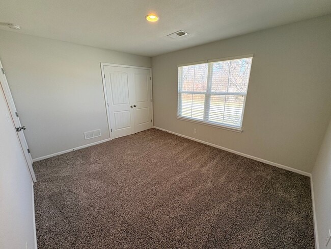 Building Photo - 2 Bed 2 Car Single Level Home in Raymore