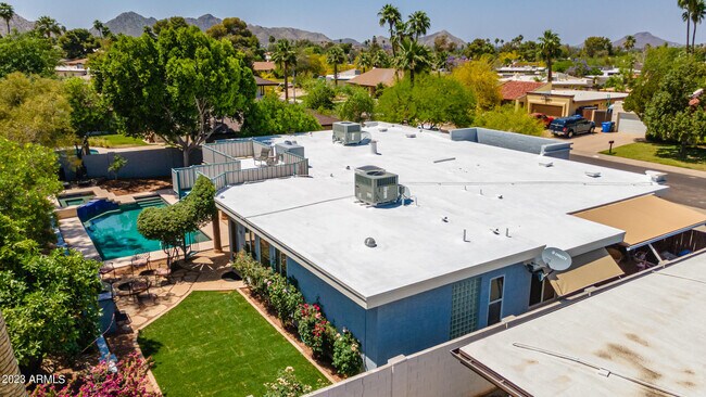 Building Photo - 3351 E Las Rocas Dr