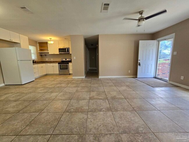 Building Photo - 6202 Fairview Dr