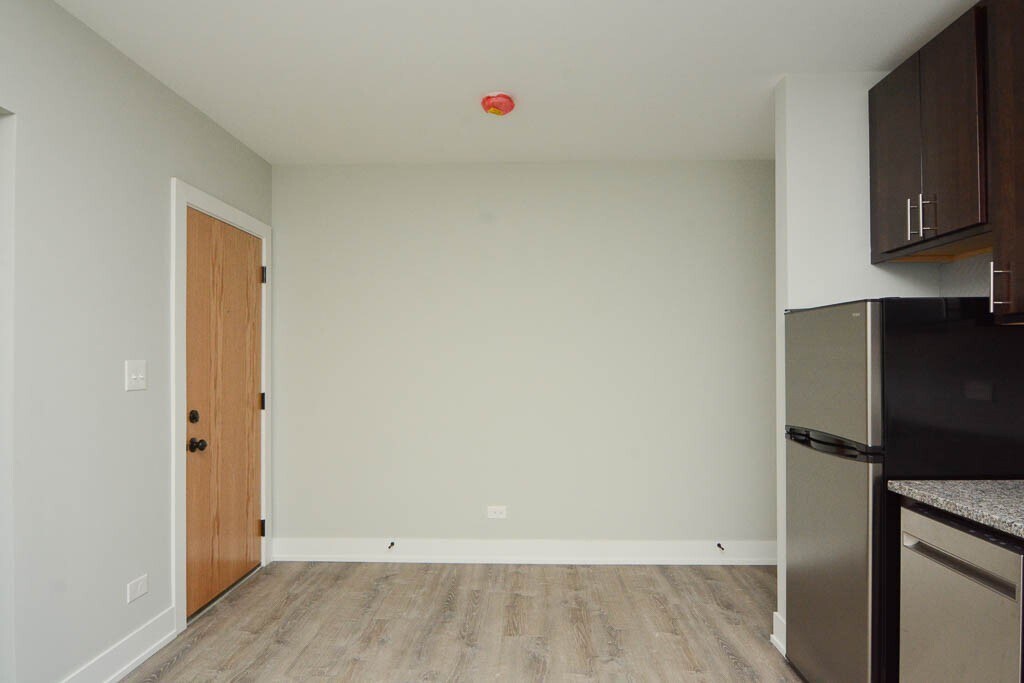 Building Photo - 432.5 W Belden Ave
