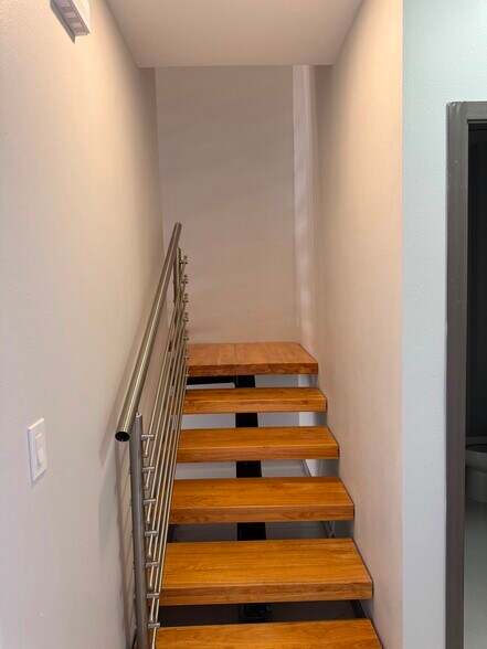 Building Photo - 1303 Leann Rimes Rd