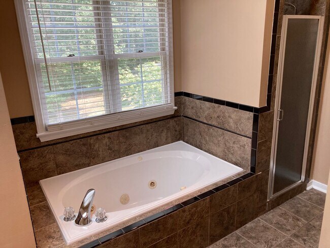 Building Photo - 5901 Tuskwillow Dr