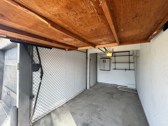 Building Photo - Beautiful 2BD/2BA W/ Reserved Parking and In-Unit Laundry in La Mesa!