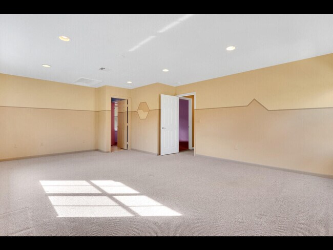 Building Photo - 3043 Hartridge Terrace
