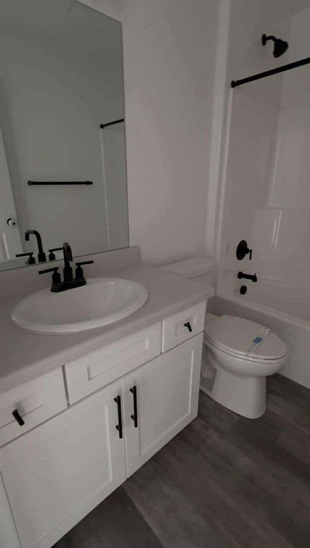 Building Photo - Spacious 4-Bedroom Home for Rent – Prime L...
