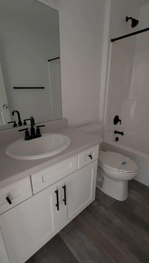 Building Photo - Spacious 4-Bedroom Home for Rent – Prime Location!