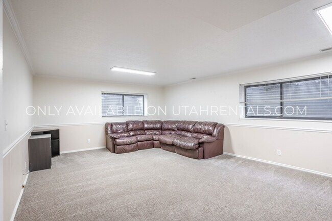 Building Photo - 1160 E 40 N St