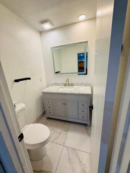 Building Photo - 12134 Regal Ct E
