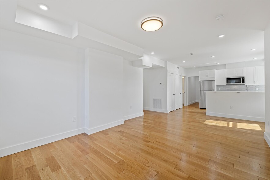 Building Photo - 401 Columbia St