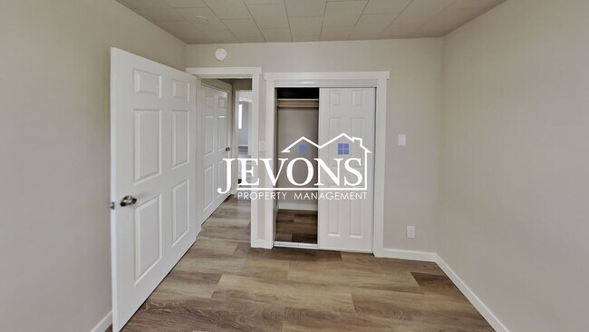 Building Photo - $500 Off First Month! 3BR Home w/ Washer & Dryer on Spacious 1-Acre Orchard Lot