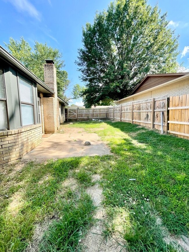 Building Photo - Updated 4 Bedroom Home