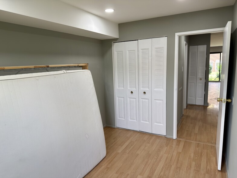 Building Photo - 9926 Haldeman Ave