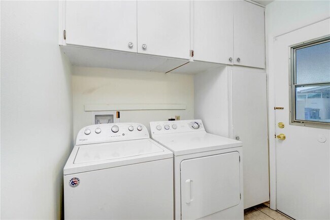 Building Photo - 1309 Warwick Ct