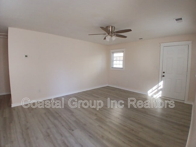 Building Photo - 220 57th St