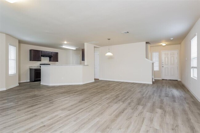 Building Photo - 4118 Silver Ranch Rd