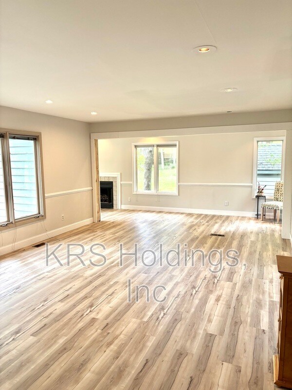 Building Photo - 487 Westwood Rd