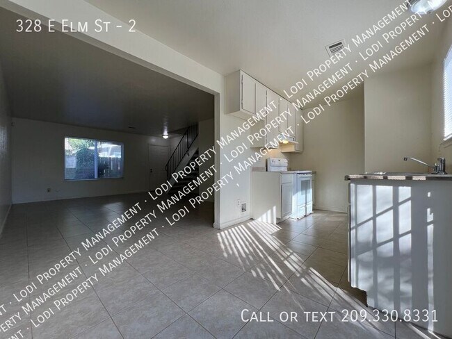 Building Photo - 328 E Elm St
