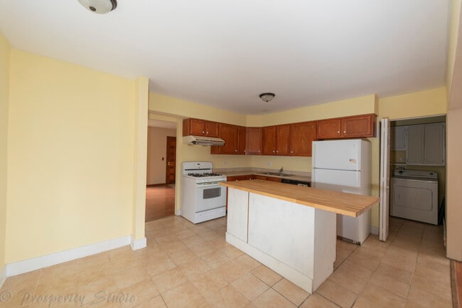 Building Photo - 129 S Orchard Dr