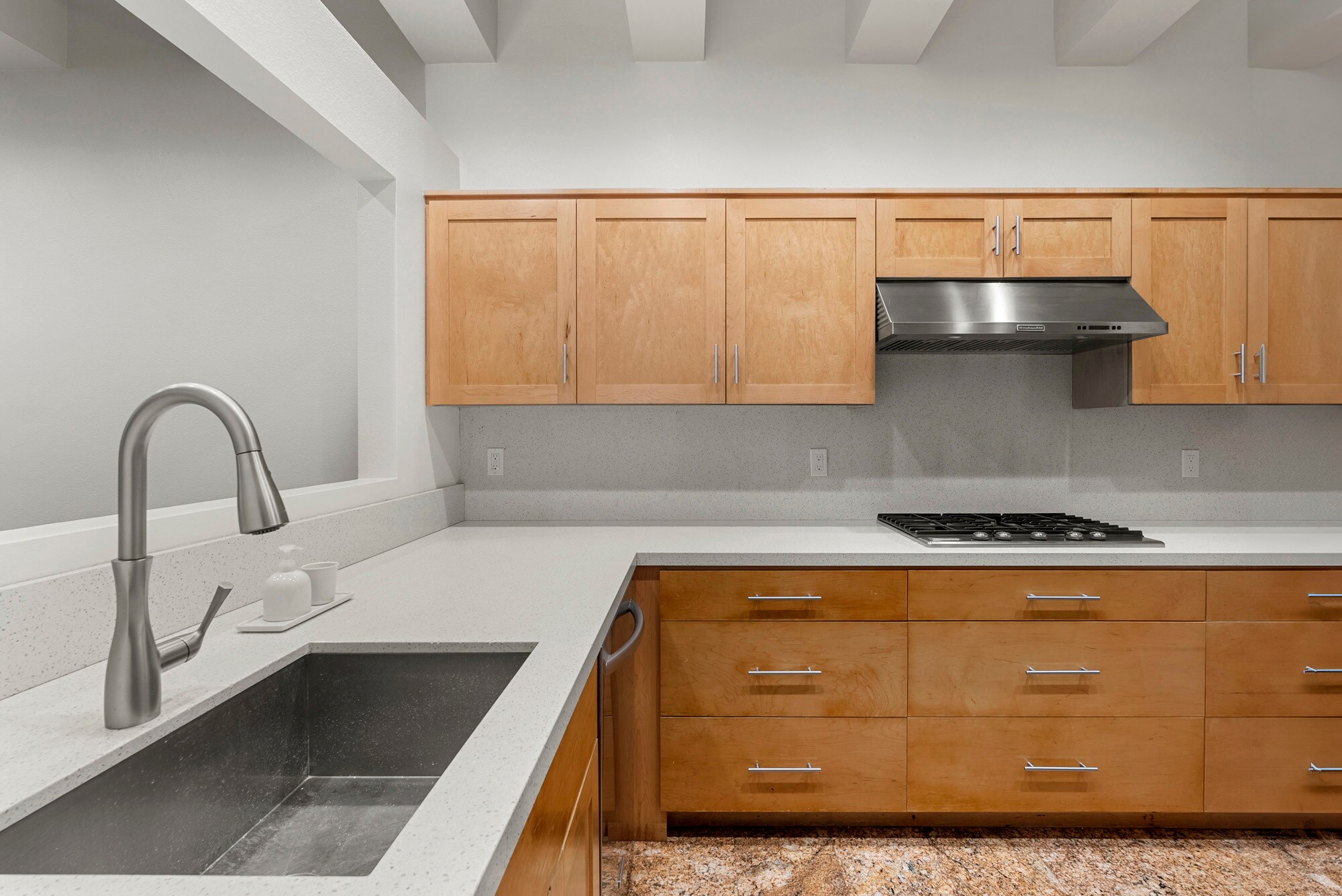 Building Photo - 1520 S Beverly Glen Blvd