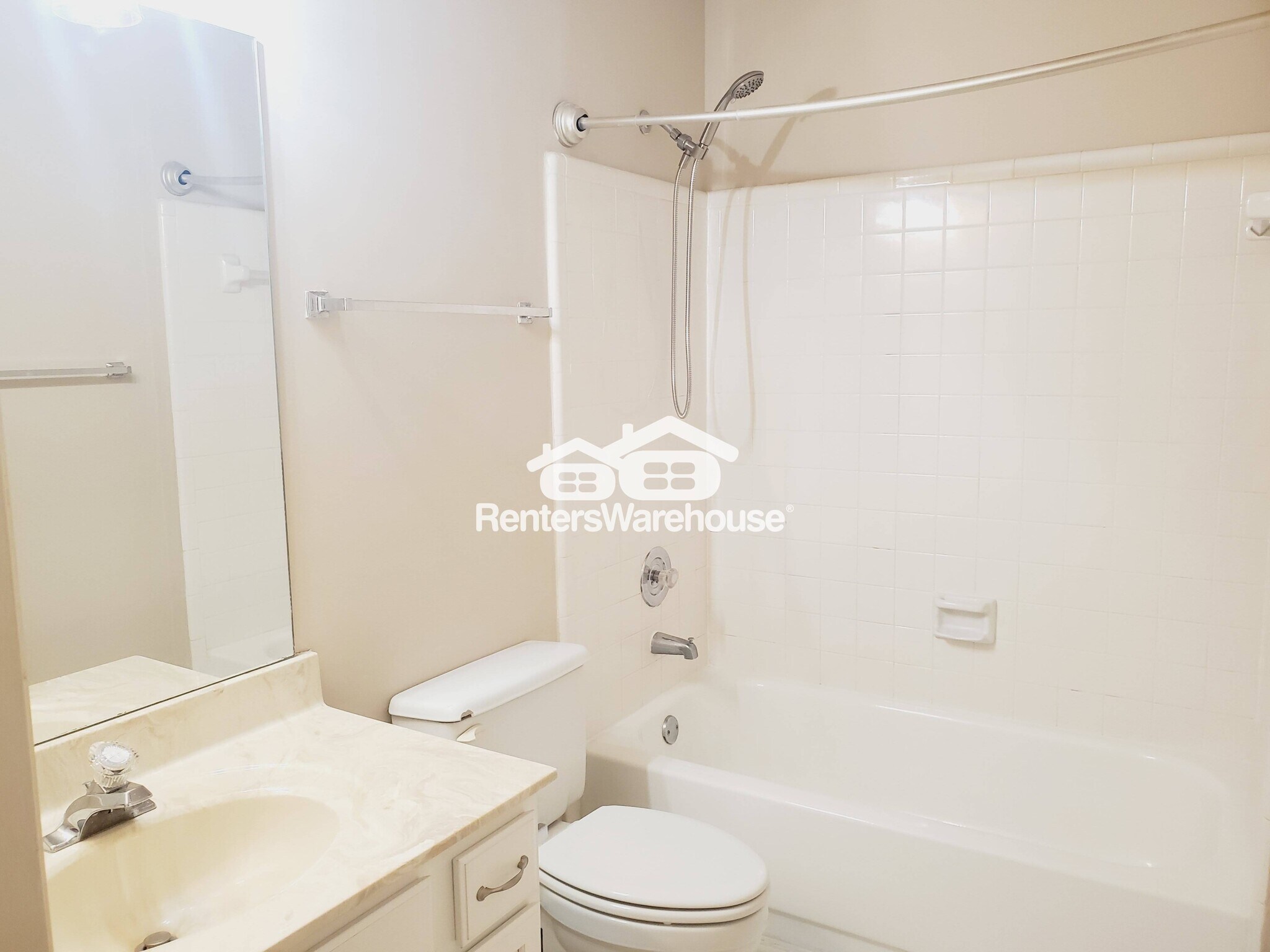 Building Photo - 141 Red Oak Ln