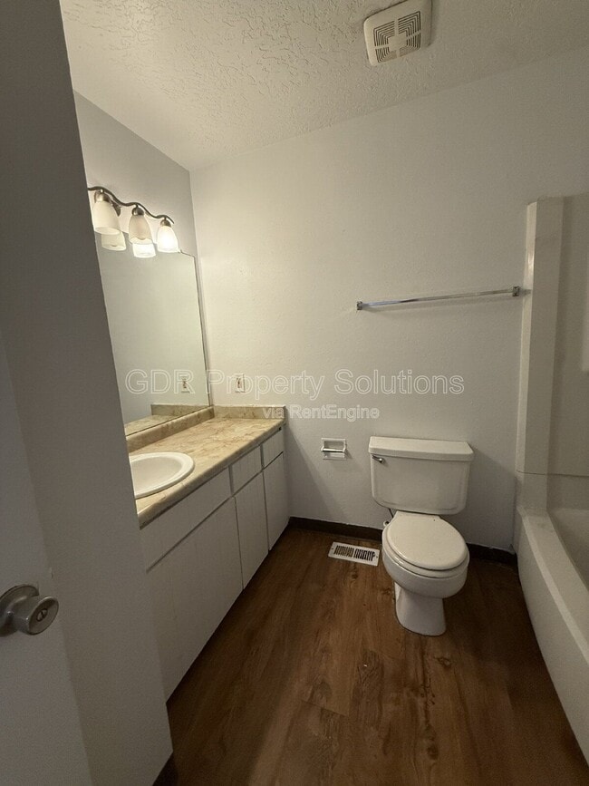 Building Photo - 1928 Buena Vista Dr SE