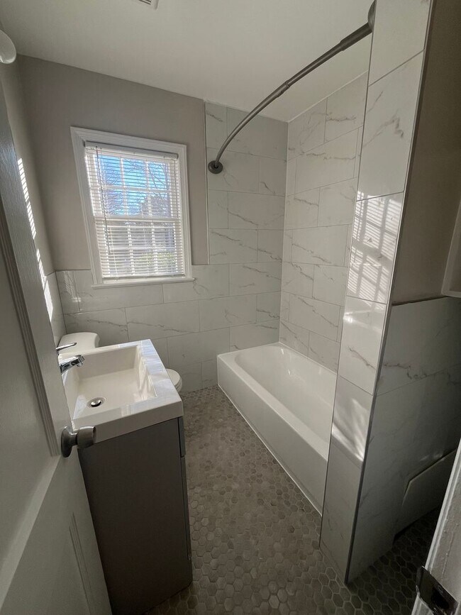 Building Photo - 7908 Wellington Rd