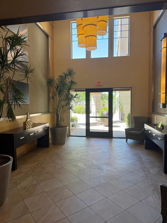 Building Photo - 7291 N Scottsdale Rd