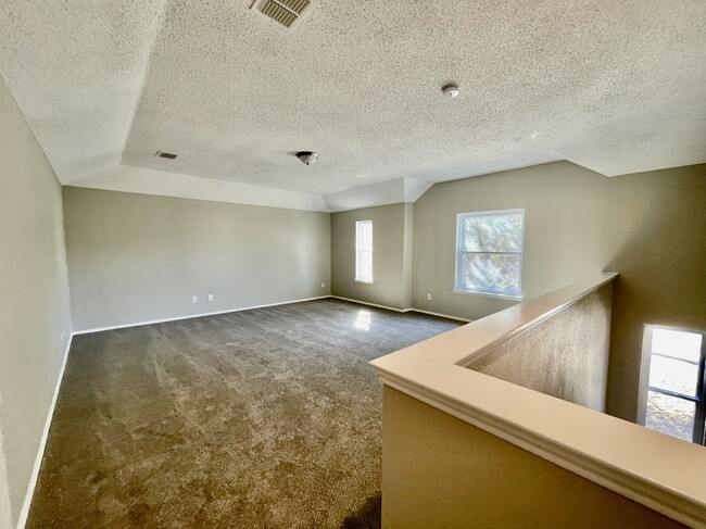 Huge family room - 2852 Clear Creek Dr