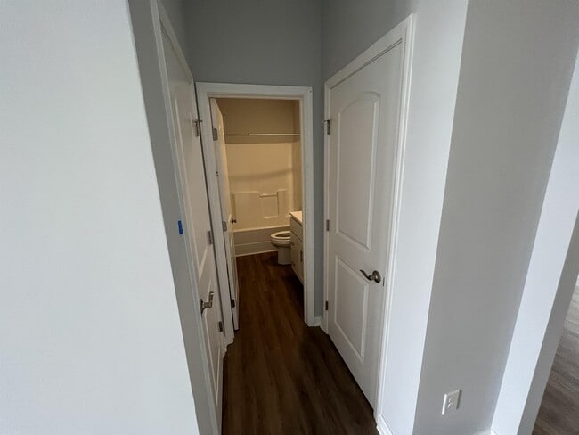 Building Photo - 2005 Briarwood Dr