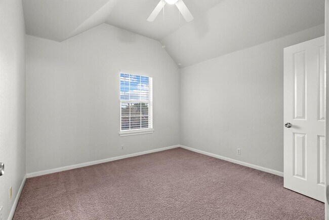 Building Photo - 5639 Taylorcrest Dr