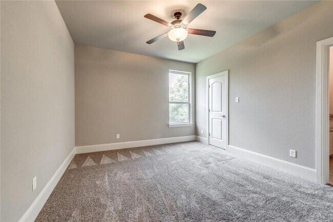 Building Photo - Templeton