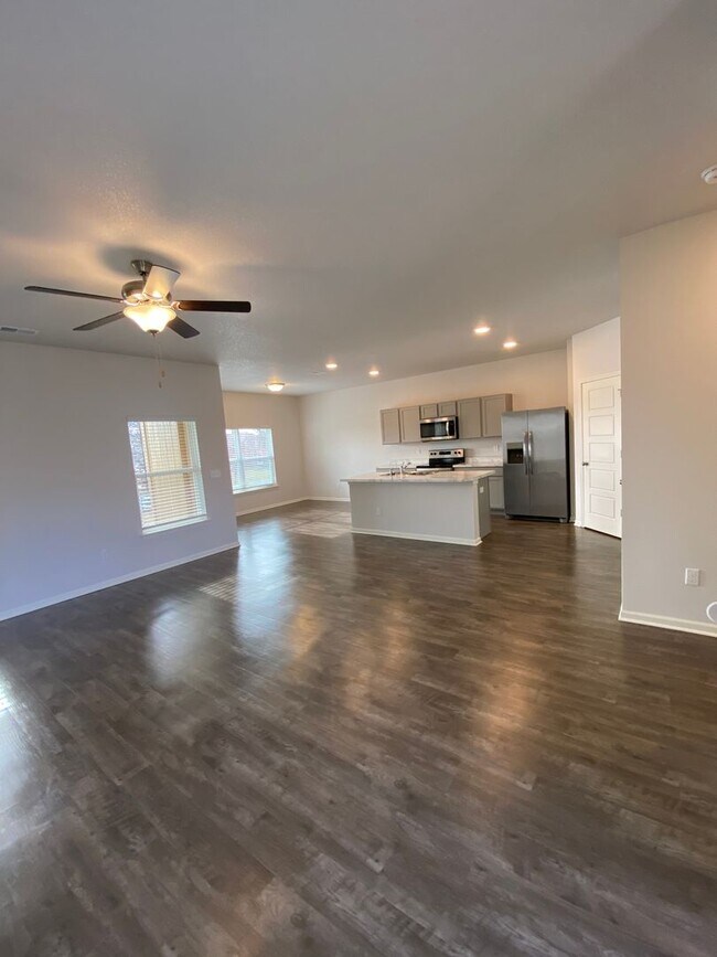 Building Photo - Spring Hill Living Starts Here — Spacious 3BR/2.5BA Home (Now Preleasing)