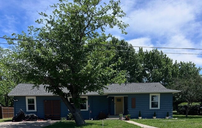 Building Photo - 1102 Walnut St