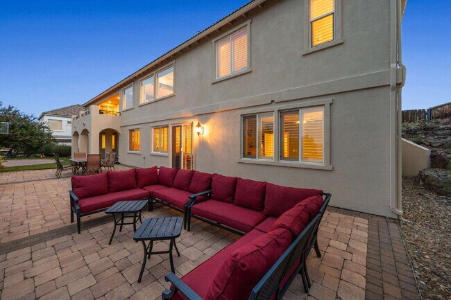 Building Photo - Elegant Arrowcreek Home!