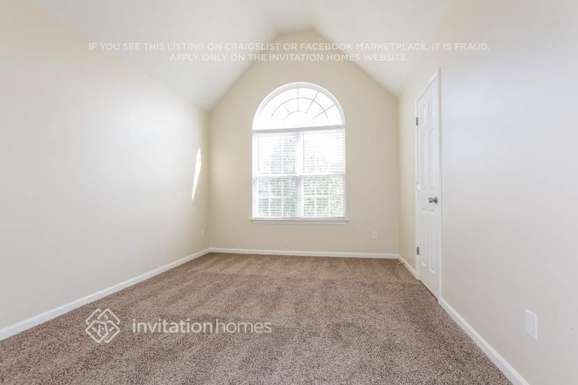 Building Photo - 10544 Barvas St
