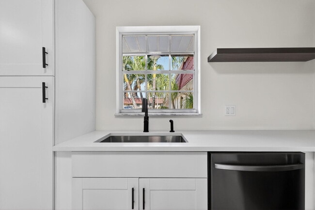 Building Photo - 846 Salem Ln